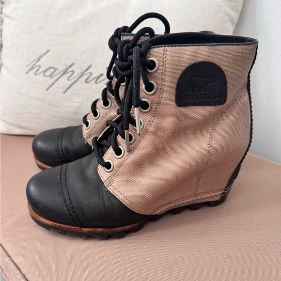 Sorel PDX Wedge bootie in black leather and tan Sz 7 - Picture 4 of 11